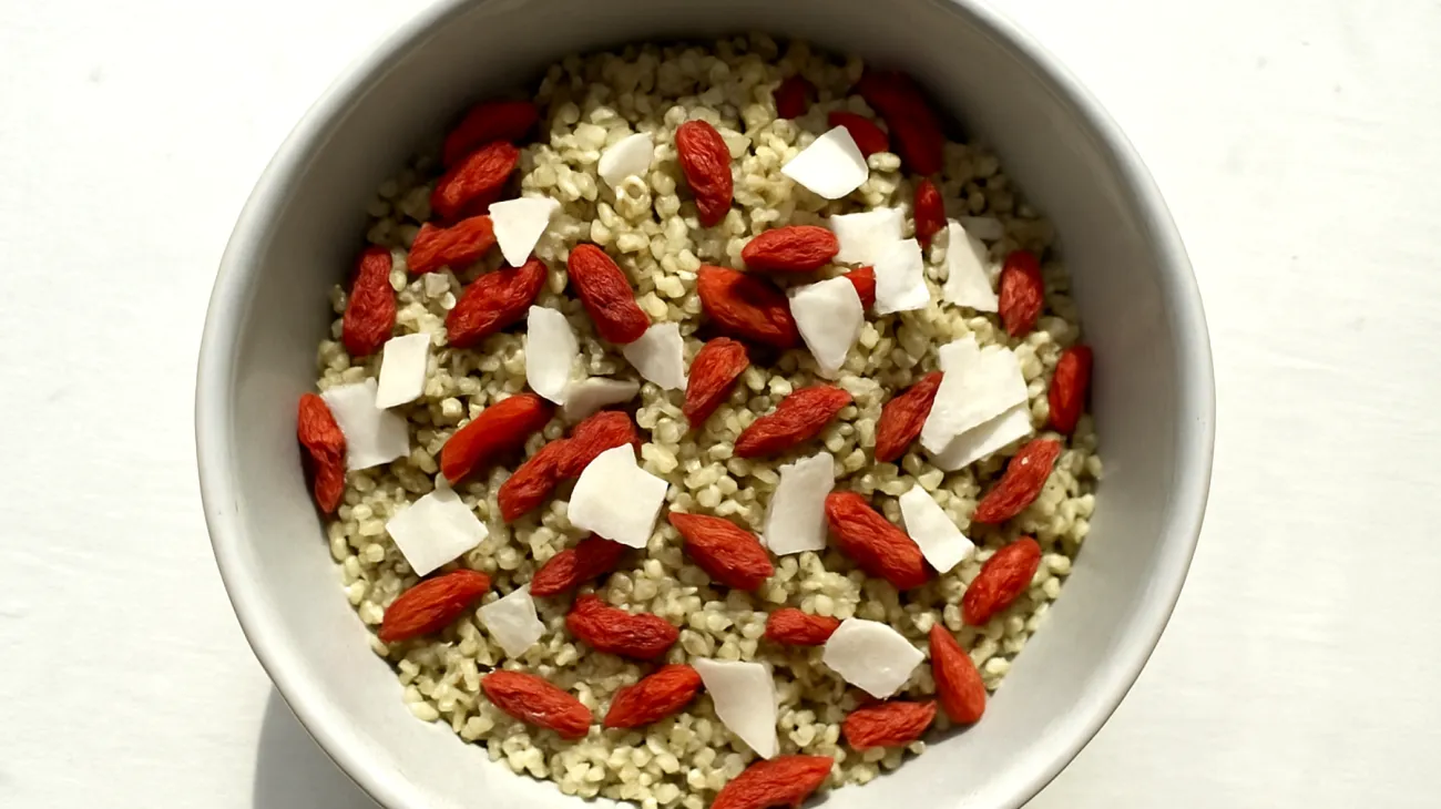 Hanfsamen mit Goji-Beeren und Kokosflocken"